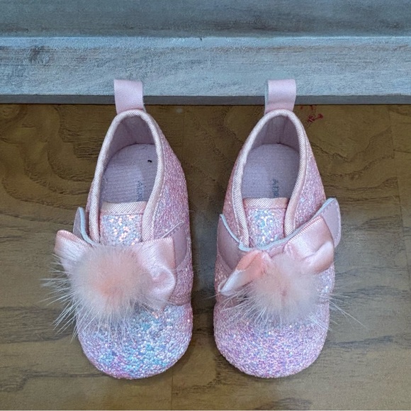 Adrienne vittadini Sparkly Pink Baby Shoes with bow and puff  baby sz 4 - Picture 2 of 6